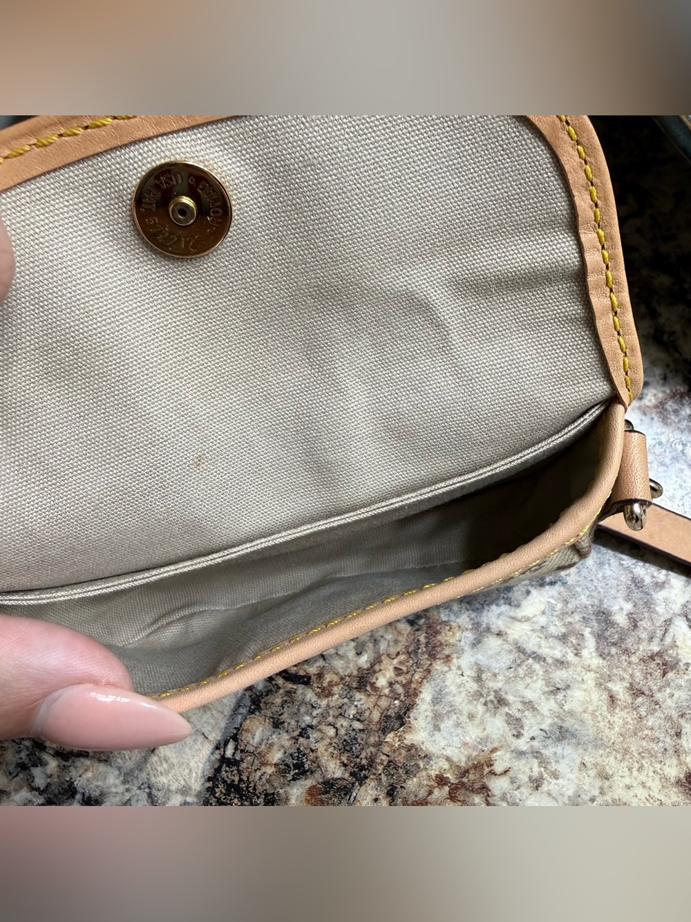 Dooney & Bourke Vintage Wristlet - Picture 4 of 5